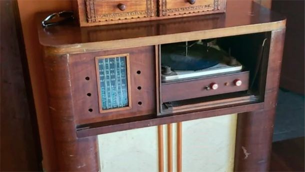 Misiones: escondió 60 mil dólares en una radio de colección y se los robaron