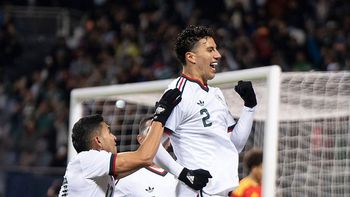 Jorge Sánchez festeja el gol que le daba el triunfo parcial a México ante Bélgica. El juego terminó empatado en un gol. El Tri mejoró su juego y hasta pudo ganarlo, pero igual fue abucheado por la afición. Jorge Sánchez festeja el gol que le daba el triunfo parcial a México ante Bélgica. El juego terminó empatado en un gol. El Tri mejoró su juego y hasta pudo ganarlo, pero igual fue abucheado por la afición.