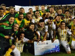 El festejo de Rosario Central tras acceder a una nueva semifinal de Copa Argentina El festejo de Rosario Central tras acceder a una nueva semifinal de Copa Argentina