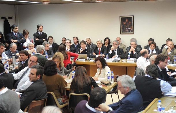 Diputados oficalistas buscarán emitir dictamen positivo para tratar el Presupuesto 2013