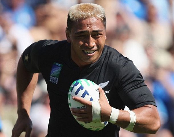 Maorí hasta la muerte: los All Blacks honraron con el haka a un compañero muerto