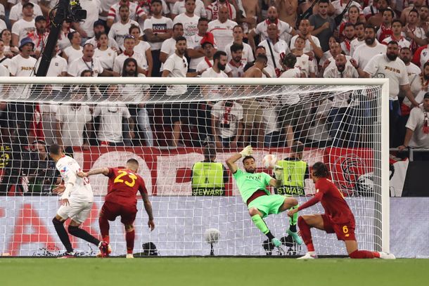 Sevilla le ganó por penales a Roma y se consagró campeón