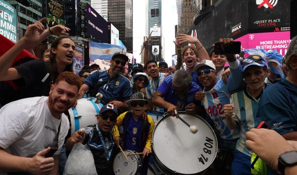Banderazo argentino en Time Square en la previa al choque contra Chile