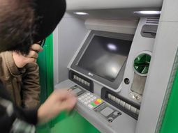 Hasta el próximo año los bancos no podrán cobrar comisiones por operar en cajeros
