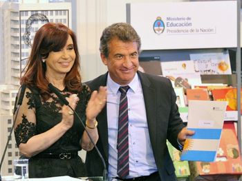 La Presidenta ya lee todo y sabe todo, anunció Urribarri