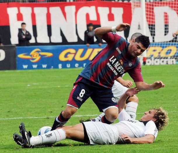 Newells y San Lorenzo, a mano en un encuentro sin acción