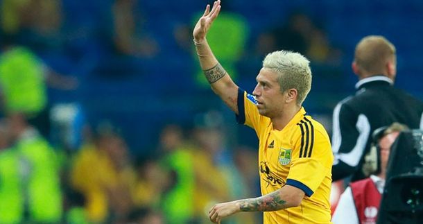 El Papu Gómez no quiere jugar en Ucrania: Hay gente con metralleta en las calles