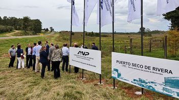 La Administración Nacional de Puertos dio un nuevo paso en la concreción del proyecto del puerto seco en Rivera. La Administración Nacional de Puertos dio un nuevo paso en la concreción del proyecto del puerto seco en Rivera.
