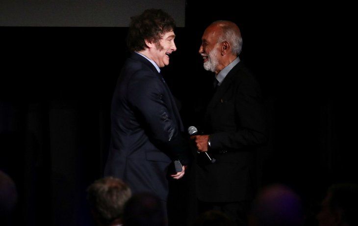 Con ópera de fondo, González Oro fue el encargado de presentar a Javier Milei en Uruguay