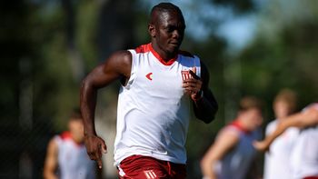 aseguran que edwuin cetre fue ofrecido a river tras frustrarse su pase a boca aseguran que edwuin cetre fue ofrecido a river tras frustrarse su pase a boca