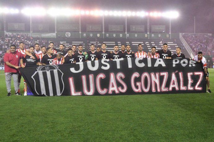 Quién sacó la bandera que pedía justicia por Lucas González en la previa de Tigre-Barracas Central
