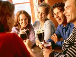 Dime qué edad tienes y te diré cómo festejarás el Día del Amigo