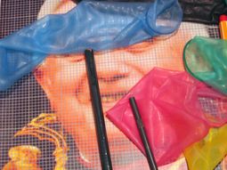 Arte polémico: hacen el retrato de Benedicto XVI con preservativos