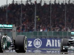 lewis hamilton se impuso en un accidentado gran premio de inglaterra lewis hamilton se impuso en un accidentado gran premio de inglaterra