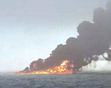 Impresionante choque entre un barco petrolero y un carguero en el Mar del Norte