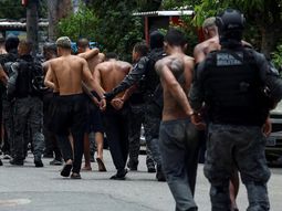 fotos y videos: asi fue el megaoperativo en rio de janeiro contra el grupo narco comando vermelho