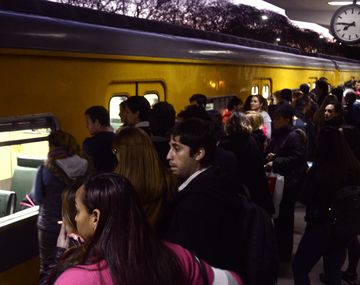 Por una medida gremial, el servicio del tren Urquiza permaneció durante dos horas interrumpido.