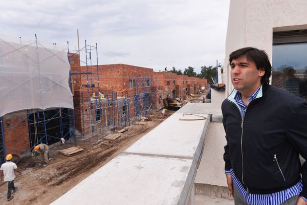 Si Massa quiere hacer más casas que empiece por ceder más terrenos