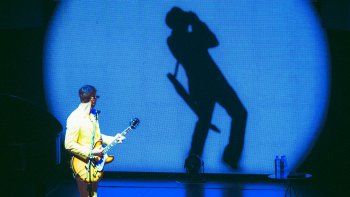 conociendo rusia solo en el gran rex: mateo sujatovich, un domador de sombras conociendo rusia solo en el gran rex: mateo sujatovich, un domador de sombras