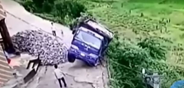 conductor chino se salvó de milagro&nbsp;