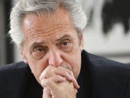 Apareció otro cartel contra Alberto Fernández en su edificio