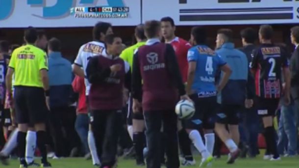 Por una batalla campal, se suspendió el partido entre All Boys y Chacarita