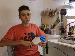 ¡Ejemplo! Desarrolla prótesis de manos en impresoras 3D y las ofrece gratis