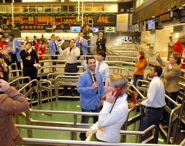 Petrobras se hunde más de 8% tras baja de nota de la calificadora Moodys