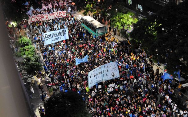 Masiva marcha a Plaza de Mayo