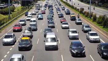 mas de 2.000 vehiculos por hora se movilizan por el fin de semana largo mas de 2.000 vehiculos por hora se movilizan por el fin de semana largo