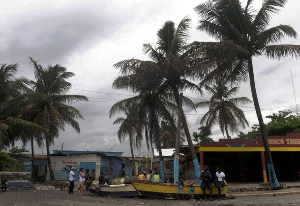 Fuertes lluvias y vientos tras el paso de Isaac por Florida