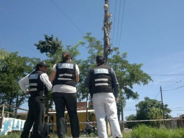 Un esqueleto humano apareció colgado en Salta