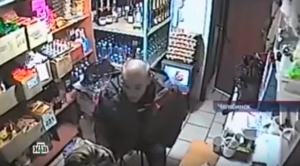 VIDEO: Ex boxeador quiso golpear a una mujer y ella reaccionó así