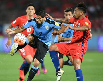Chile y Uruguay se enfrentan en Santiago por Eliminatorias