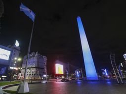 La Ciudad iluminará monumentos y fachadas de celeste y blanco