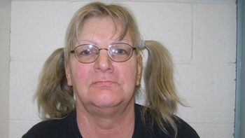 insolito: una mujer robo un banco para volver a prision insolito: una mujer robo un banco para volver a prision