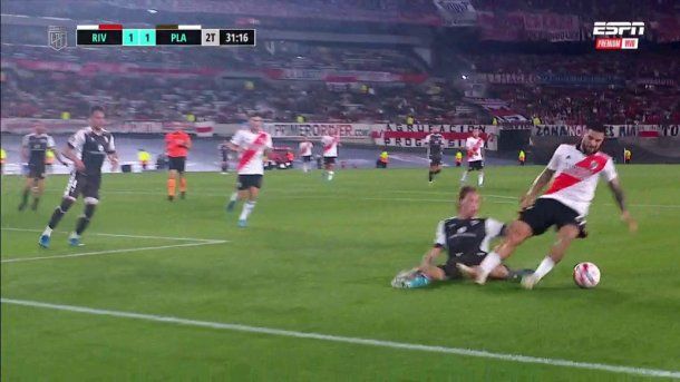 Polémica en el Monumental: ¿estuvo bien cobrado el penal para River?