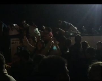 La salida del recital del Indio, un caos