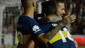 Junior Benítez, Benedetto y Fabra celebran el segundo gol de Boca Junior Benítez, Benedetto y Fabra celebran el segundo gol de Boca