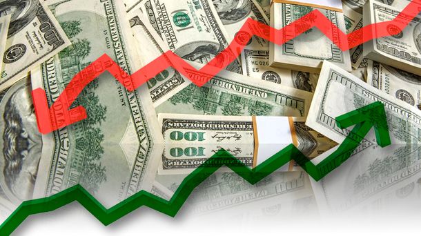 El dólar cayó 18 centavos a $13,68 por una débil demanda