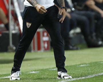 Sampaoli se fue del Sevilla en medio de silbidos pero con una goleada