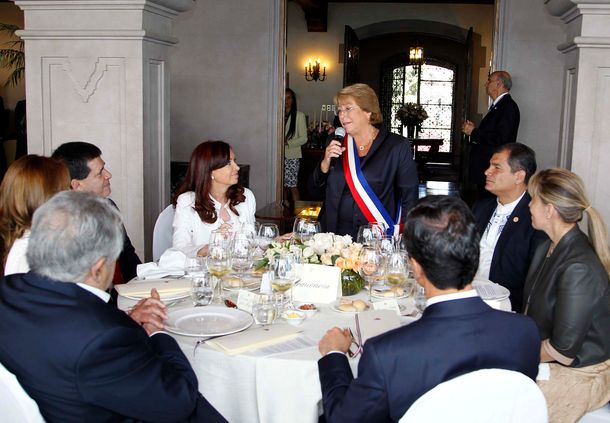 Cómo fue la participación de Cristina Kirchner durante la asunción de Michelle Bachelet