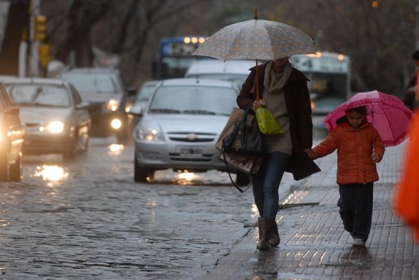 Hay alerta meteorológica por tormentas y caída de granizo