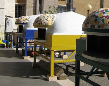 Canonización de la Madre Teresa: Francisco invitó a comer pizza a 1.500 sintecho