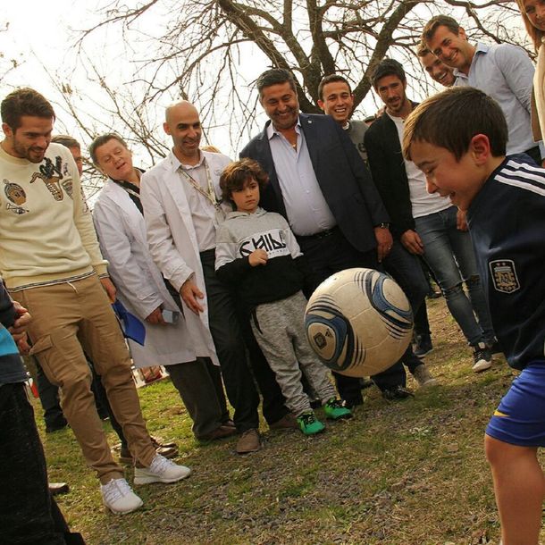 Diego Serpentini con Fernando Gago