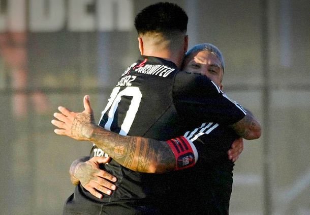 Deportivo Riestra goleó a Godoy Cruz y lo dejó afuera de los playoffs