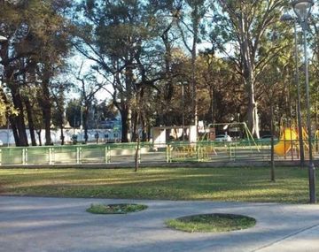 Conmoción por un aparato de gimnasia que se mueve solo en una plaza