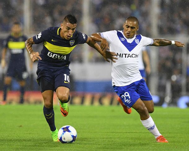 Al trote, Boca derrotó a un Vélez quebrado y se escapa en la punta