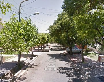 Estacionó para hablar con una persona y le robaron el auto con su hija adentro