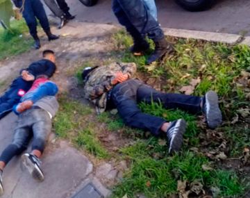 Los tres delincuentes fueron detenidos en el momento
